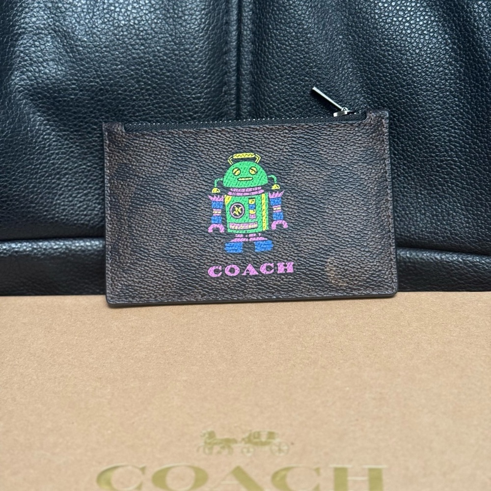 COACH COSMIC ZIP CARD CASE WITH ROBOT PRINT  CW223 walnut multi - Picture 3 of 7